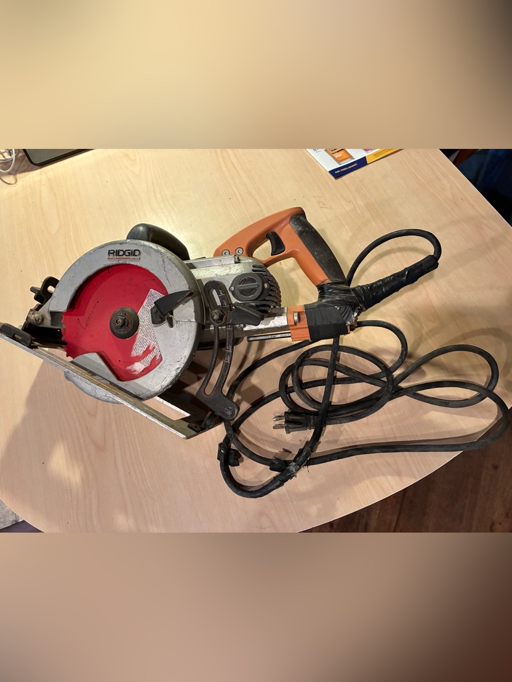 Rigid r32102 compact circular table saw for parts or repair 7-14 inch